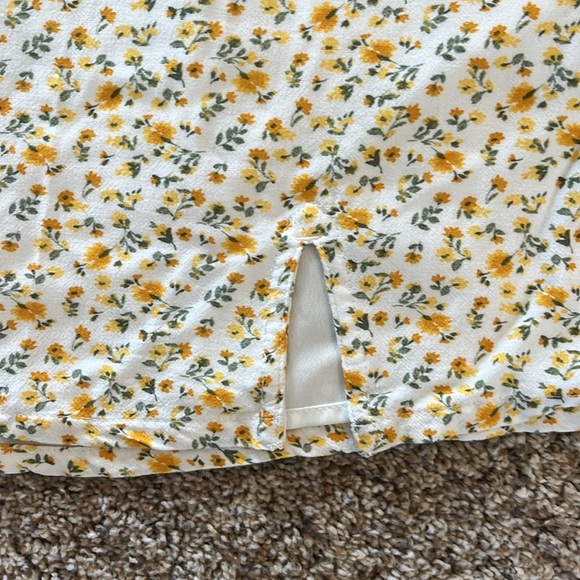 HOLLISTER floral skirt - Picture 4 of 6